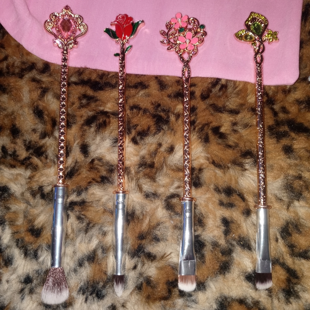 Makeup brushes